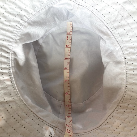 NWOT Alice + Olivia by Stacey Bendet Reversible Floral Hat. - Picture 13 of 14